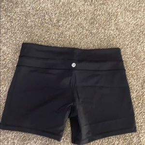 Lululemon shorts size 6